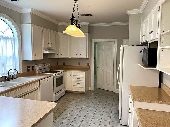 4th image of 9809 Bridgewood Ln