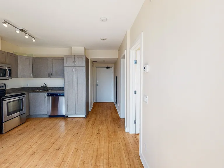 10 Brentwood Cmn NW #1303 — Photo 4