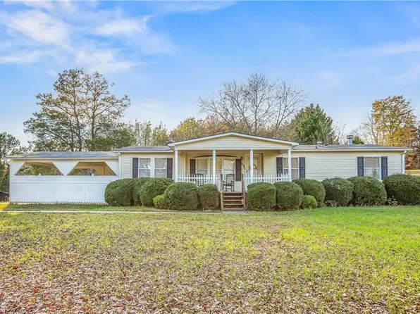 1571 W Westmoreland Rd, King, NC 27021