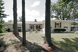 5th image of 3820 Rollridge Ave
