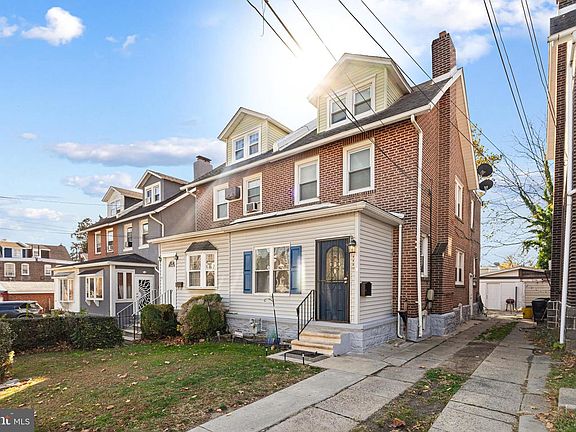 3rd image of 228 Bartlett Ave