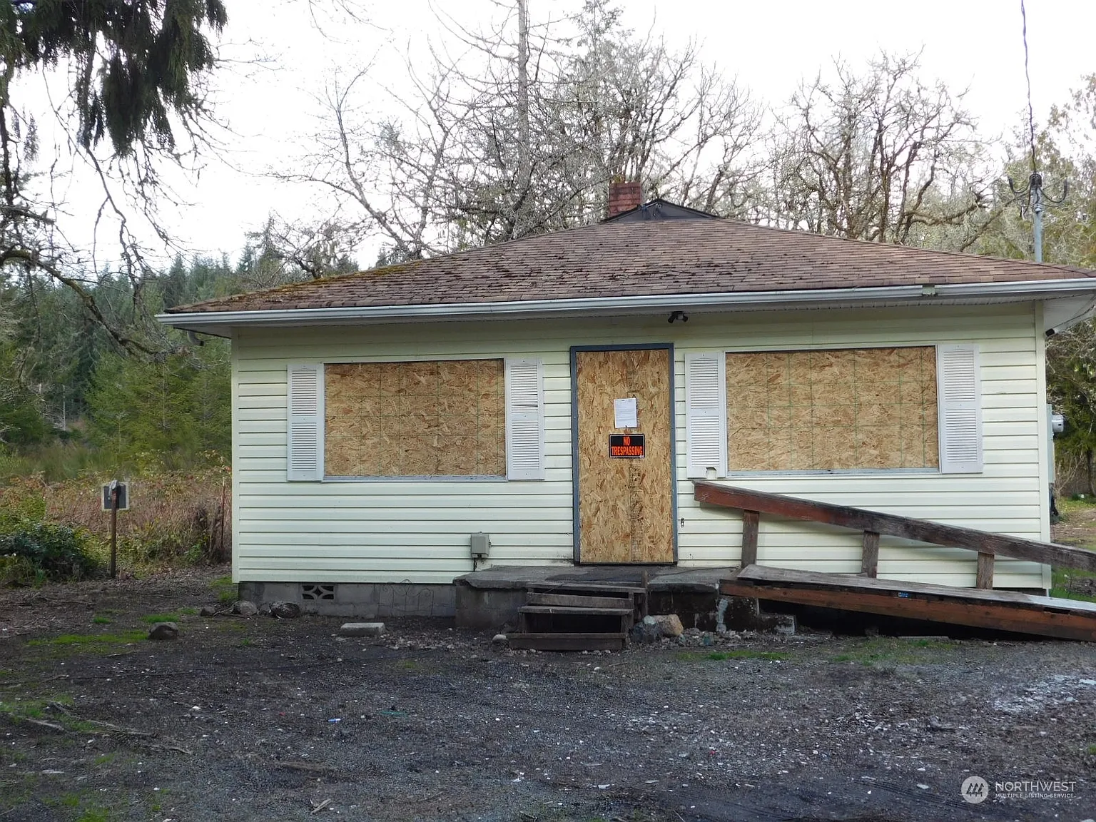 719 Cedar Street W photo 1