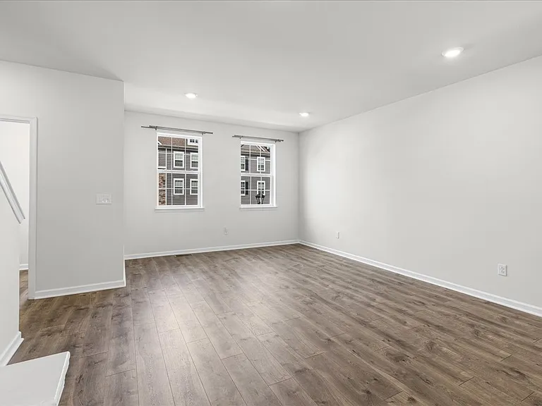 8 Venice Ln — Photo 16
