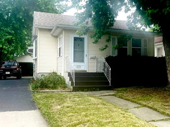 835 11th St, La Salle, IL 61301