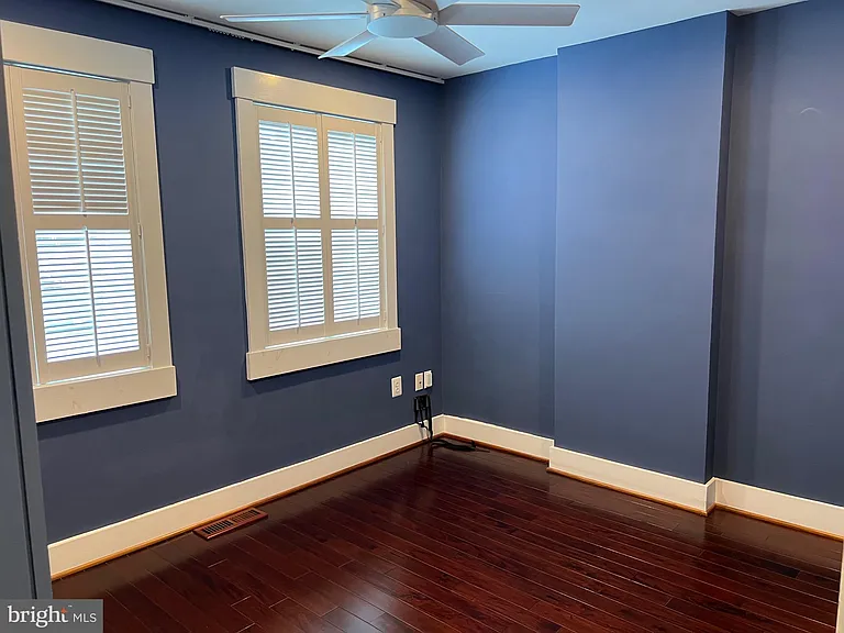 418 N Henry St — Photo 34