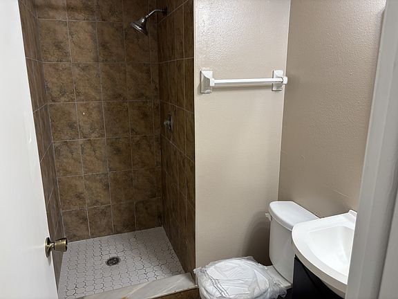 5th image of 2454 Sharkey Rd #201
