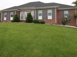 416 Eastland Dr, Charles Town, WV 25414