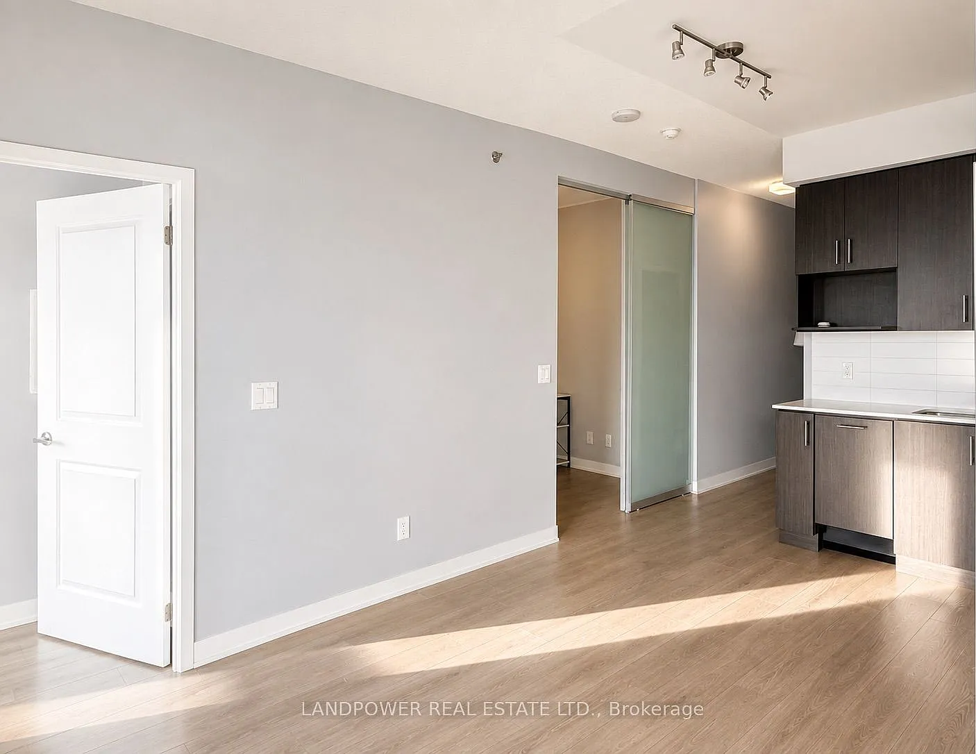 Joy Condos — Photo 3