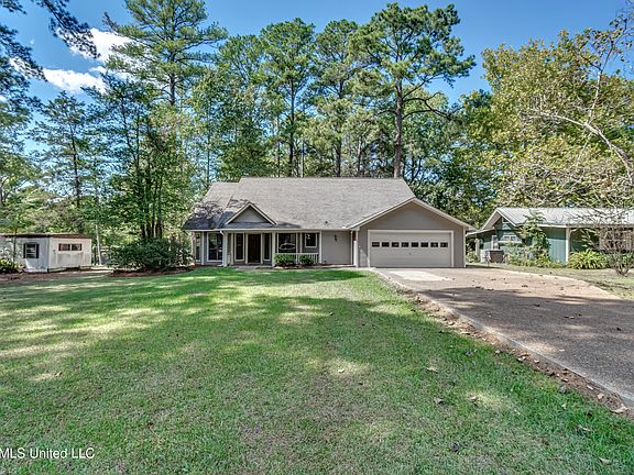 4th image of 333 Lake Harbor Rd