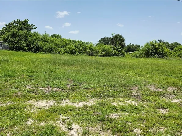 1218 NE 9th Ave, Cape Coral, FL 33909