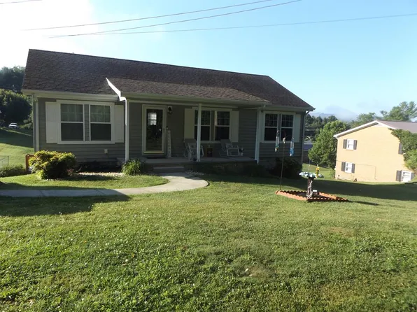 151 W Grayson St, Hillsville, VA 24343