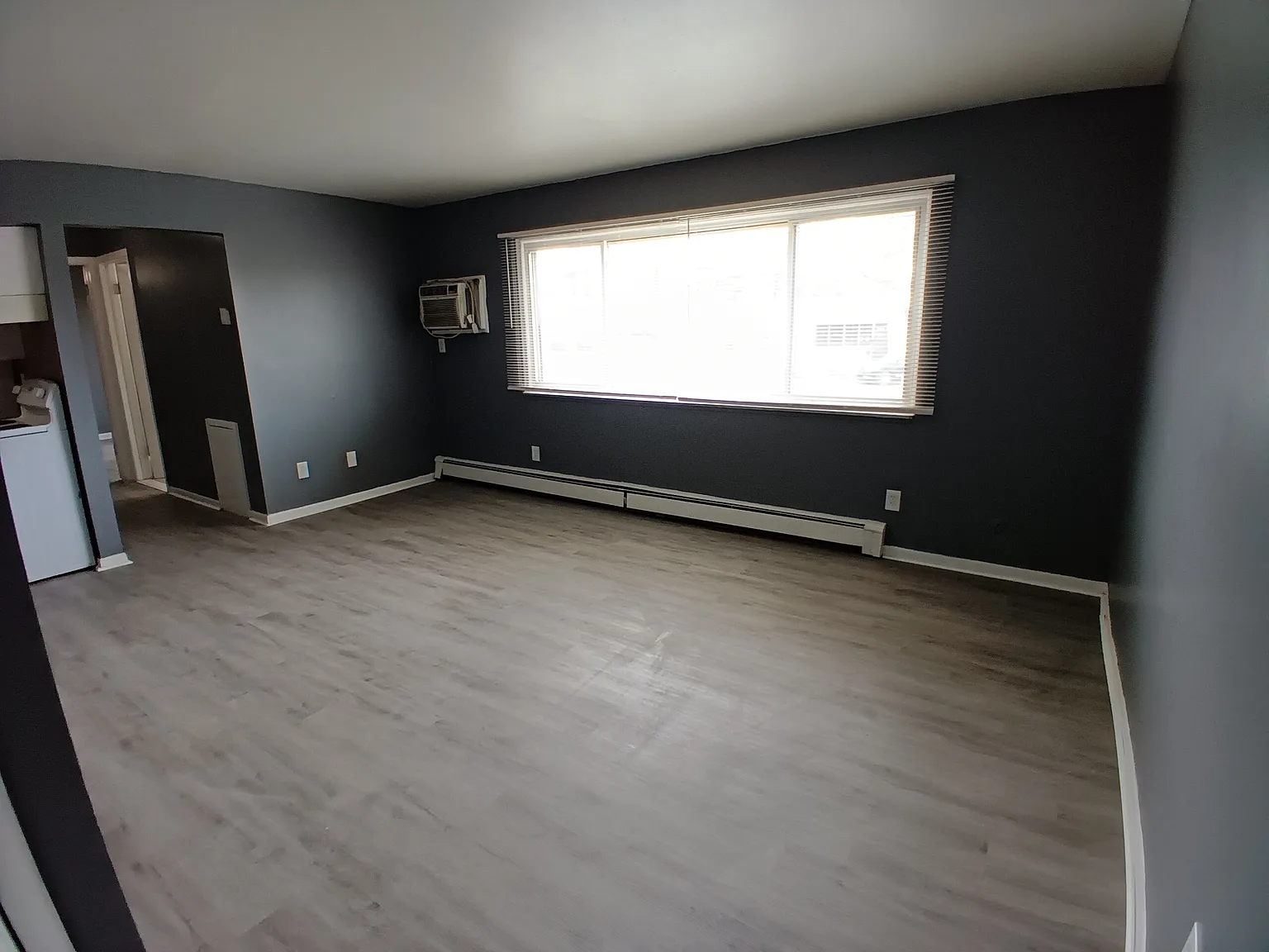 1 bed, 900 sqft, $1,000 — Photo 3