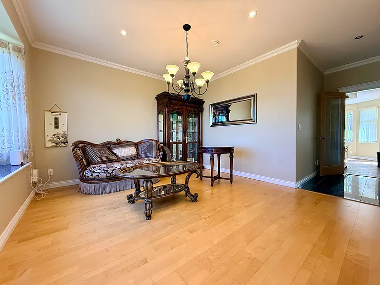 968 Burnwood Ave — Photo 5