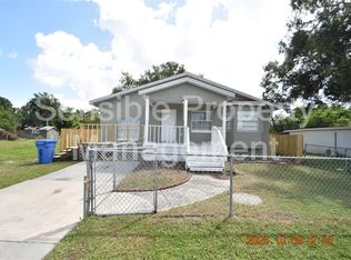 718 Oak St SW, Ruskin, FL 33570
