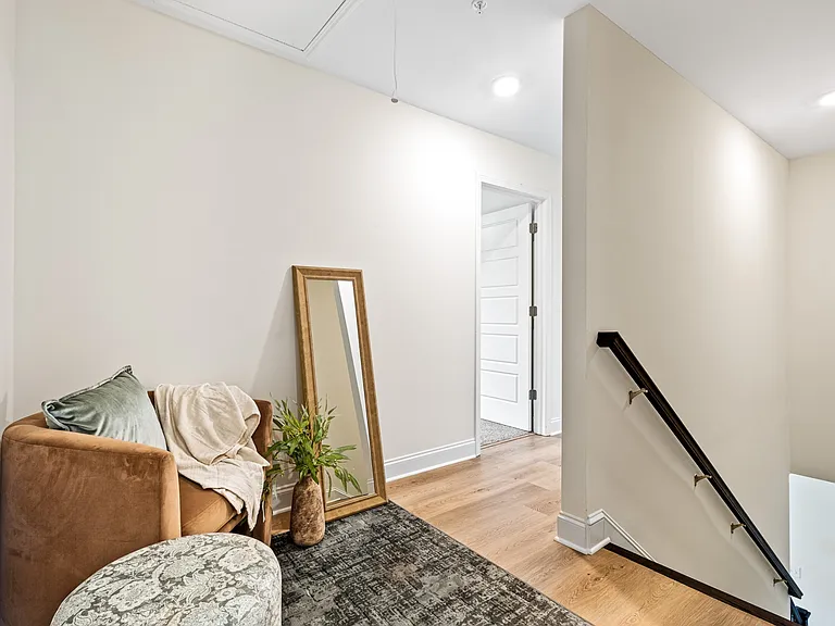 205 Starr Cir — Photo 27