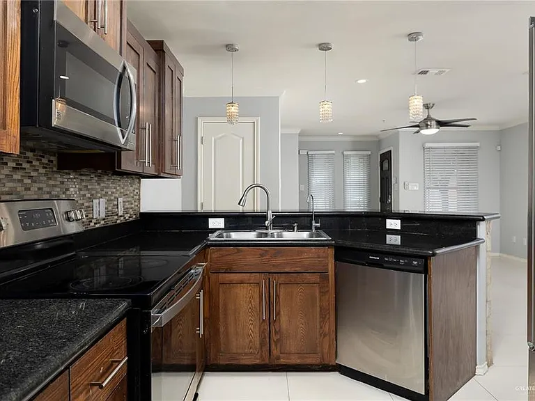 103 S 48th Ln #3 — Photo 8