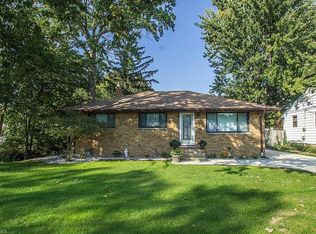 5434 Decker Rd, North Olmsted, OH 44070