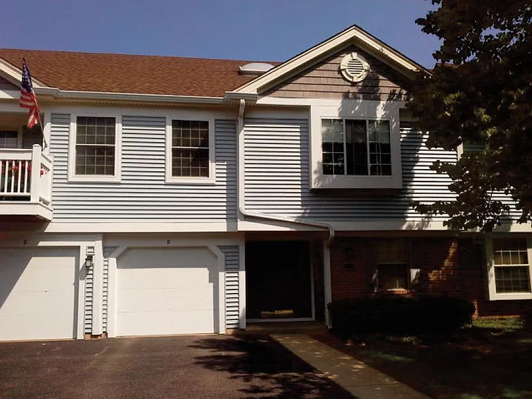 1233 Ballantrae Pl #B — Photo 1