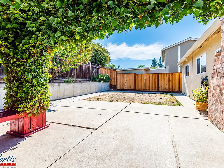 3084 Balgray Ct — Photo 14