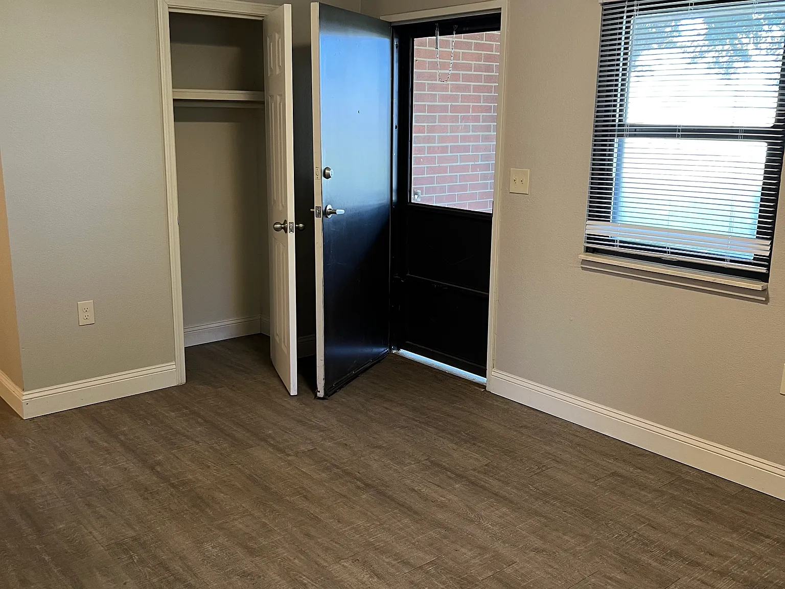 2 bed, 728 sqft, $1,000 — Photo 1