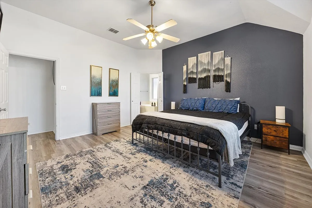 5 bed, 2498 sqft, $6,500 — Photo 1