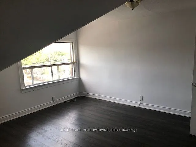 1211 College St #UPPER — Photo 28