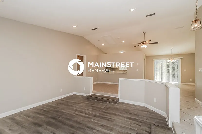 754 Bistline Ave — Photo 2
