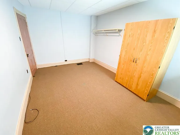 326 Lehigh Ave — Photo 10