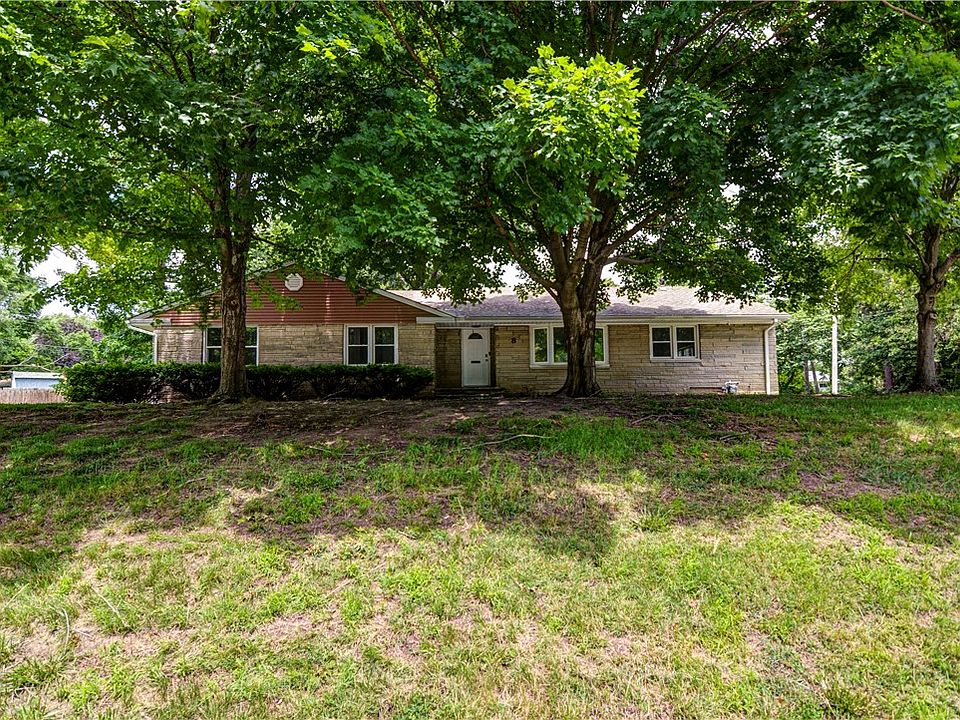 1st image of 8 NE Carroll Dr
