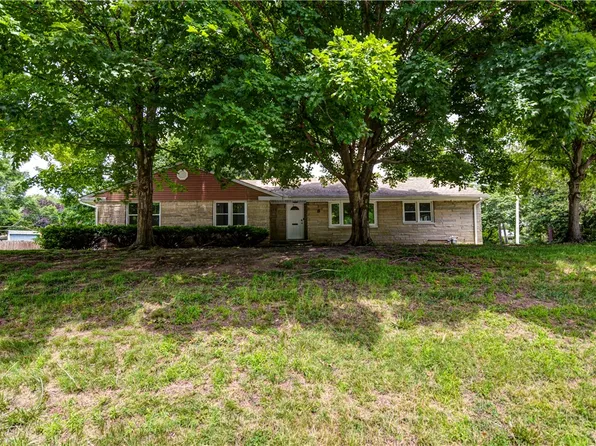 8 NE Carroll Dr, Decatur, IL 62526
