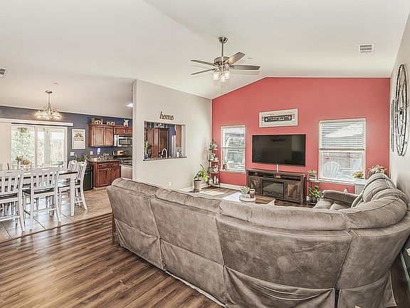 4th image of 2070 Park Ave