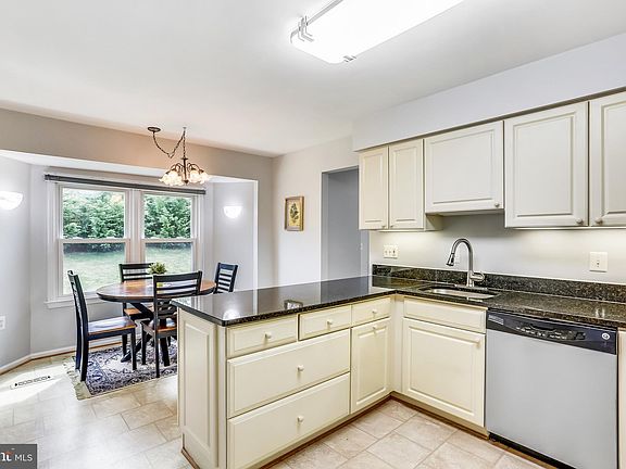 4th image of 5 Sunnymeade Ct