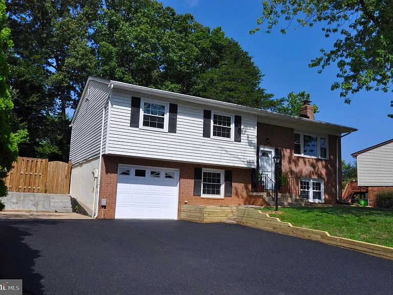 13831 Delaney Rd — Photo 1
