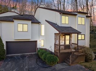 35 Clavendon Ct, Middletown, NJ 07748