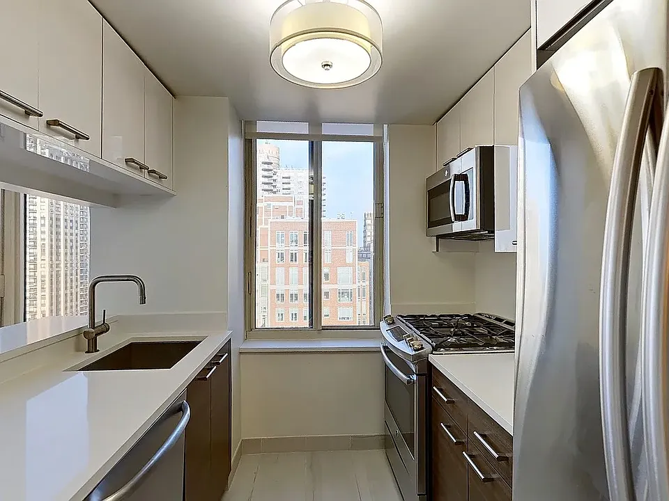 240 E 86th St #23D