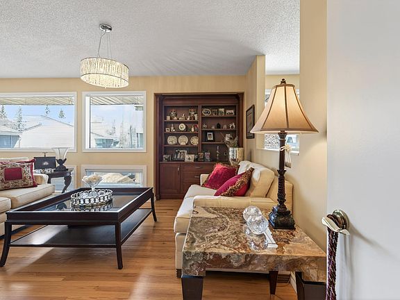 5th image of 76 Willow Way NW