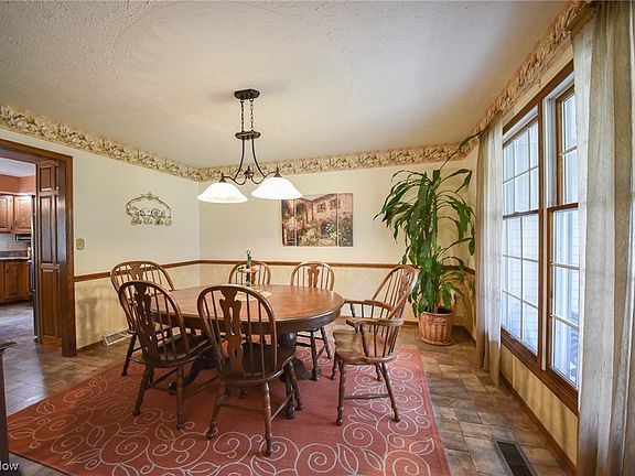 5th image of 1072 Raymond Way