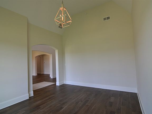 3rd image of 1130 N Greenbrier Lakes Blvd