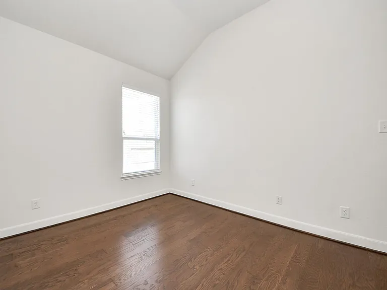 1947 Parnevik Pl — Photo 23