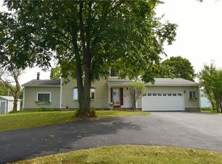 2116 Hylan Dr, Rochester, NY 14623