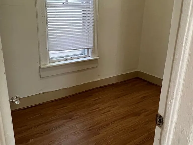 2119 W Brown St — Photo 10
