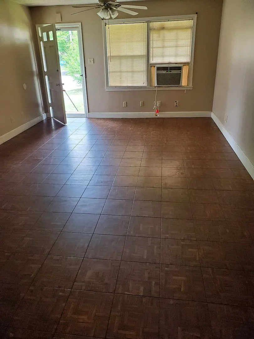 E 4th St Duplex — Photo 3