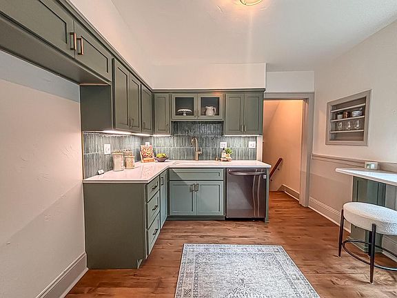 3rd image of 1743 E Bennett AVENUE