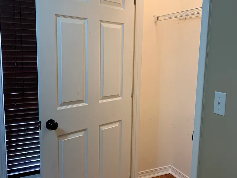 100 Hawthorne Dr — Photo 19