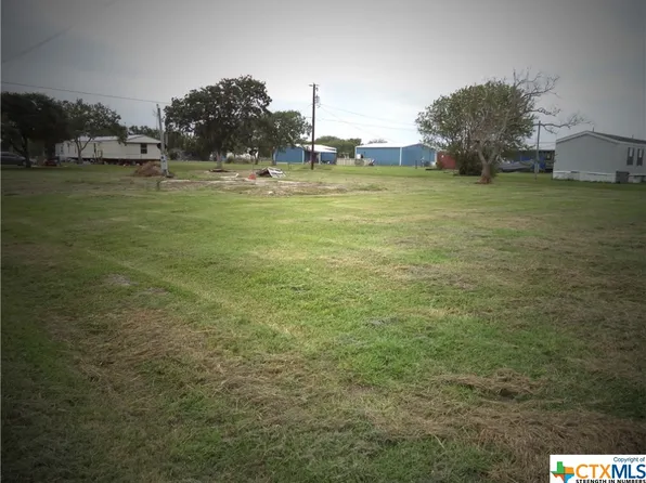 1101-1103 W Houston Ave, Seadrift, TX 77983