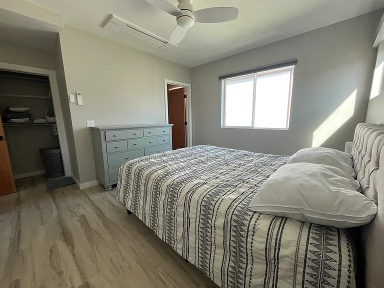 4649 Santa Monica Ave — Photo 27