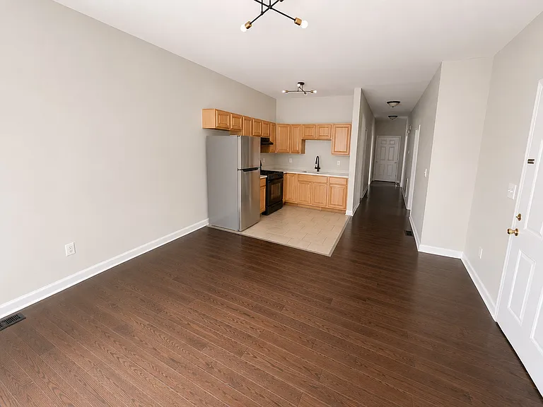 369 S 9th St — Photo 5