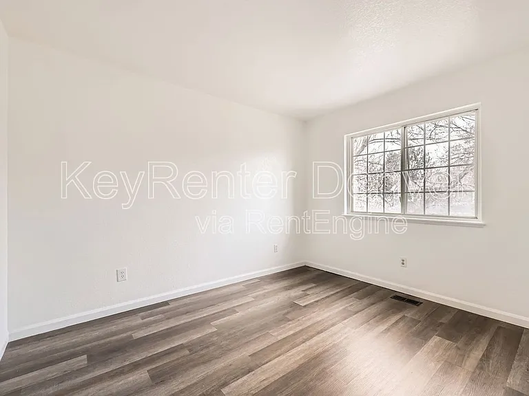 12194 Crabapple St — Photo 9