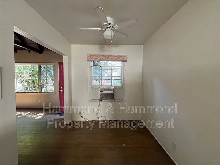 11044 Otsego St — Photo 8