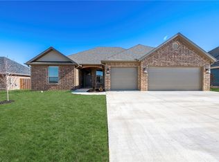 2100 Decker Rd, Pea Ridge, AR 72751